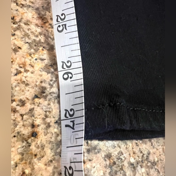 THE KOOPLES Black slim jeans with studs
and stars Size 38 FR/ 6 US NWT - Picture 12 of 12